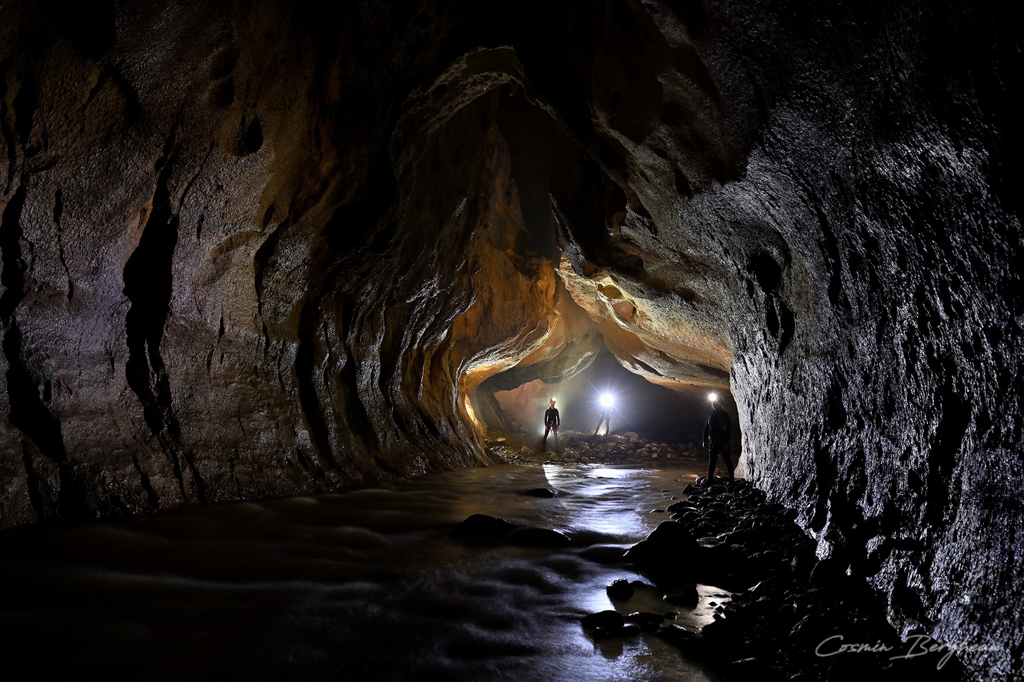Huda lui Flintic, obiectiv natural aproape de Cabana KayLuna, Matisesti, Apuseni