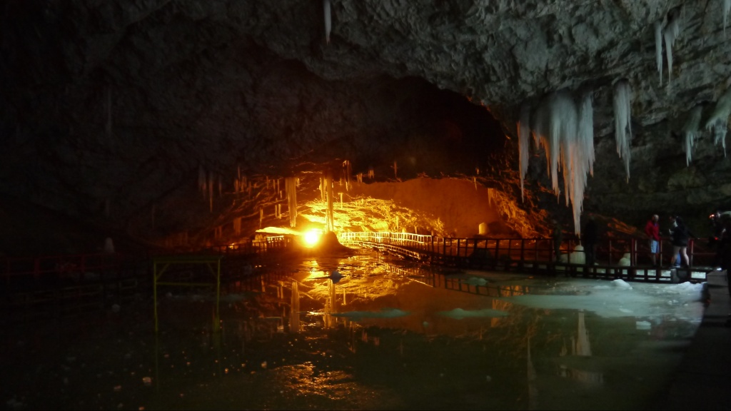 Pestera Scarisoara (Ghetarul de la Scarisoara) langa Cabana KayLuna, Matisesti, Muntii Apuseni, Alba