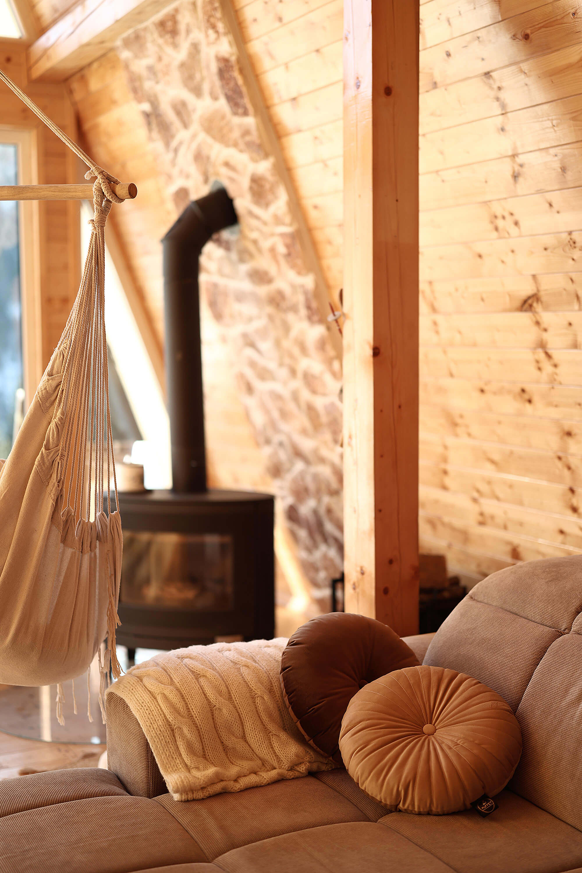 Cadru din curtea Cabana KayLuna, cazare cu terasa in Matisesti, Muntii Apuseni (foto 21)