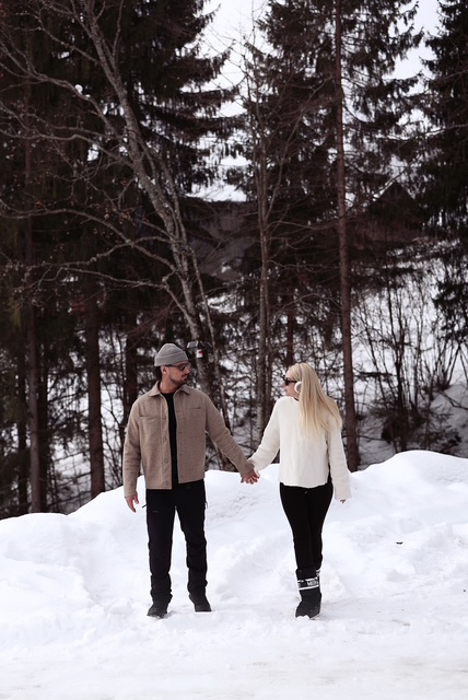 Zona de relaxare in curte la Cabana KayLuna, cabana A-Frame in Matisesti, Muntii Apuseni